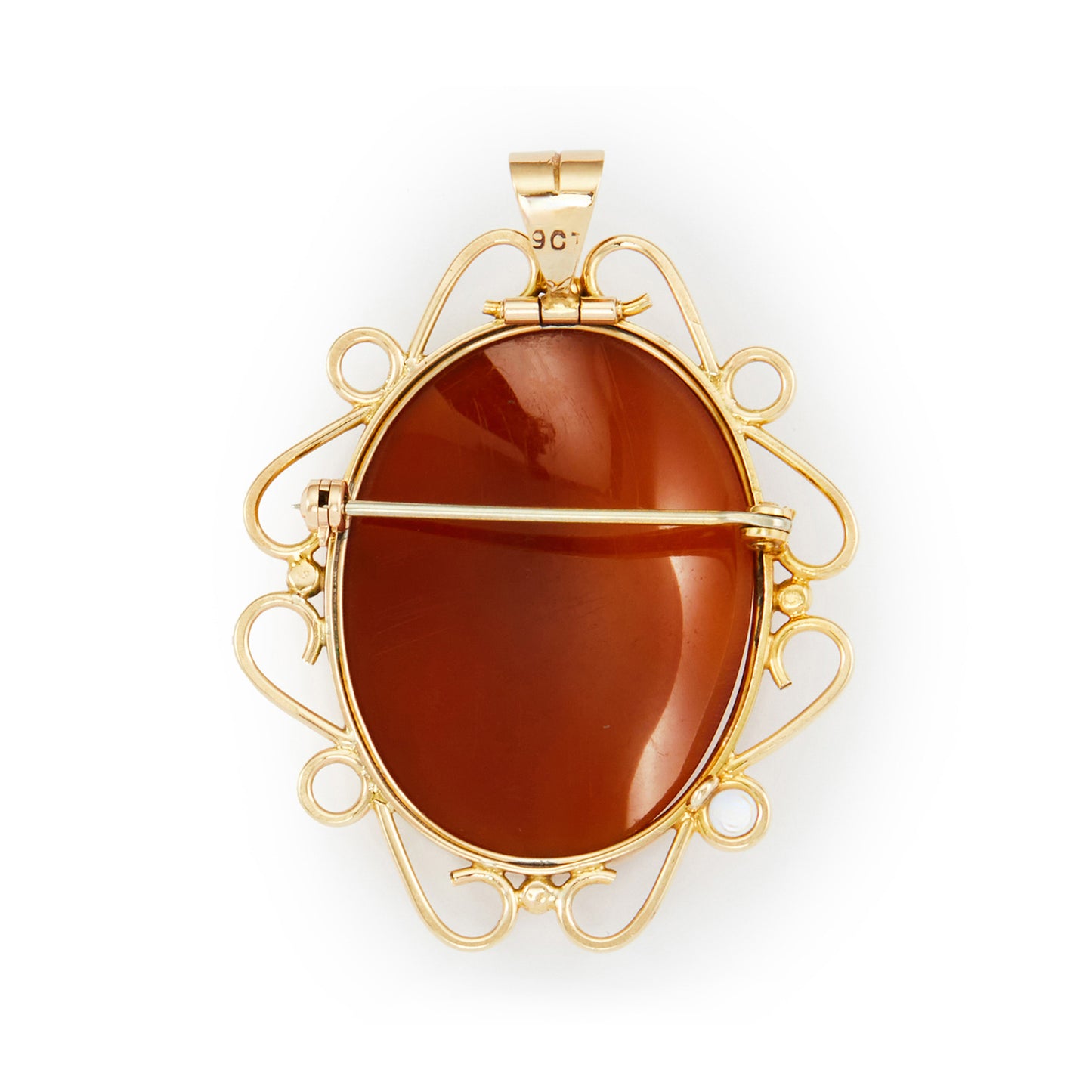 Charming cameo pendant depicting a finely carved classical scene of a figure and a cherub, in a lovely 9ct yellow gold setting. Can also be worn as a brooch.