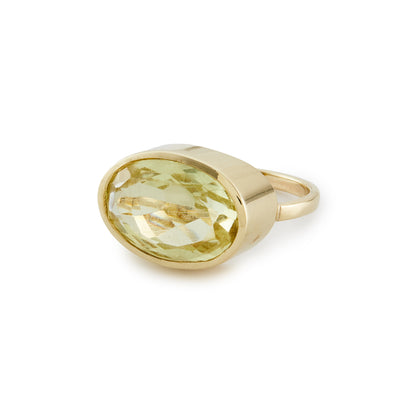 Stylish 9ct gold ring, set with a beautifully faceted oval citrine.