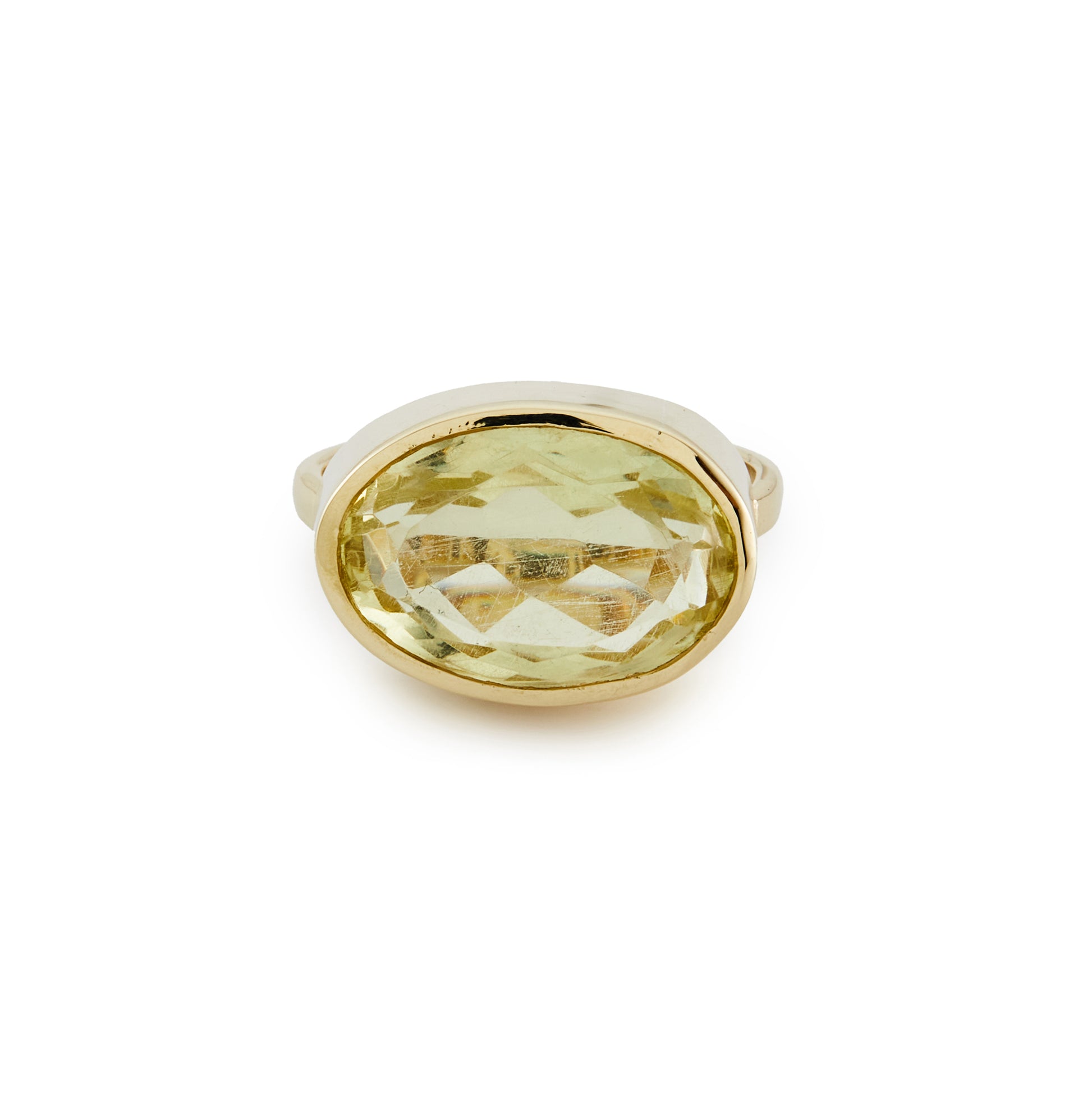 Stylish 9ct gold ring, set with a beautifully faceted oval citrine.