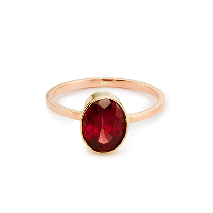 Lovely 9ct gold ring with a beautifully faceted, deep red garnet in a tube setting. Circa 1930s