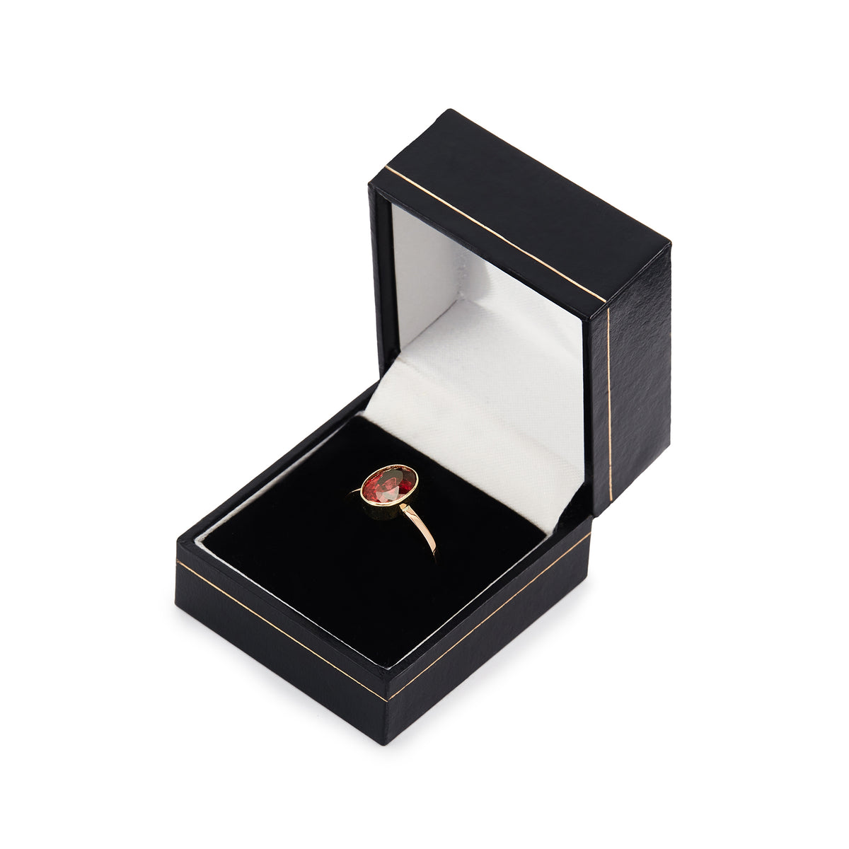 Lovely 9ct gold ring with a beautifully faceted, deep red garnet in a tube setting. Circa 1930s