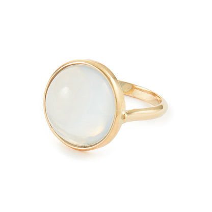 Stylish 9ct gold ring with a luminous moonstone cabochon in a bezel setting.