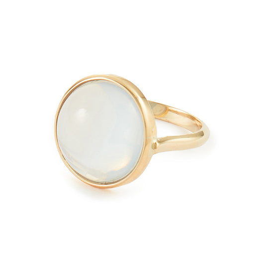 Stylish 9ct gold ring with a luminous moonstone cabochon in a bezel setting.