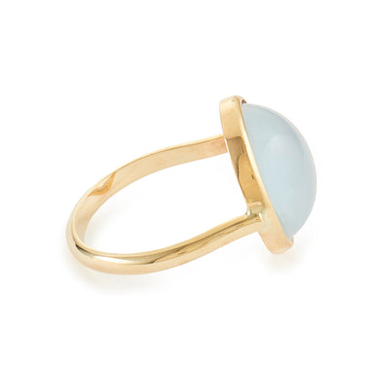 Stylish 9ct gold ring with a luminous moonstone cabochon in a bezel setting.