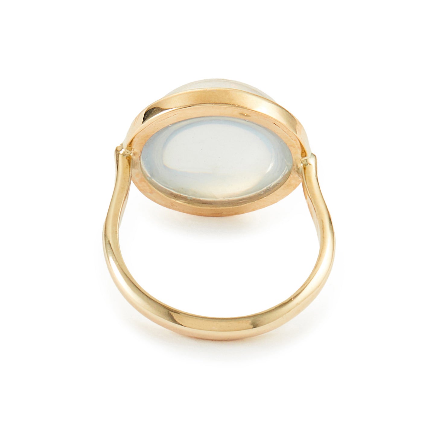 Stylish 9ct gold ring with a luminous moonstone cabochon in a bezel setting.