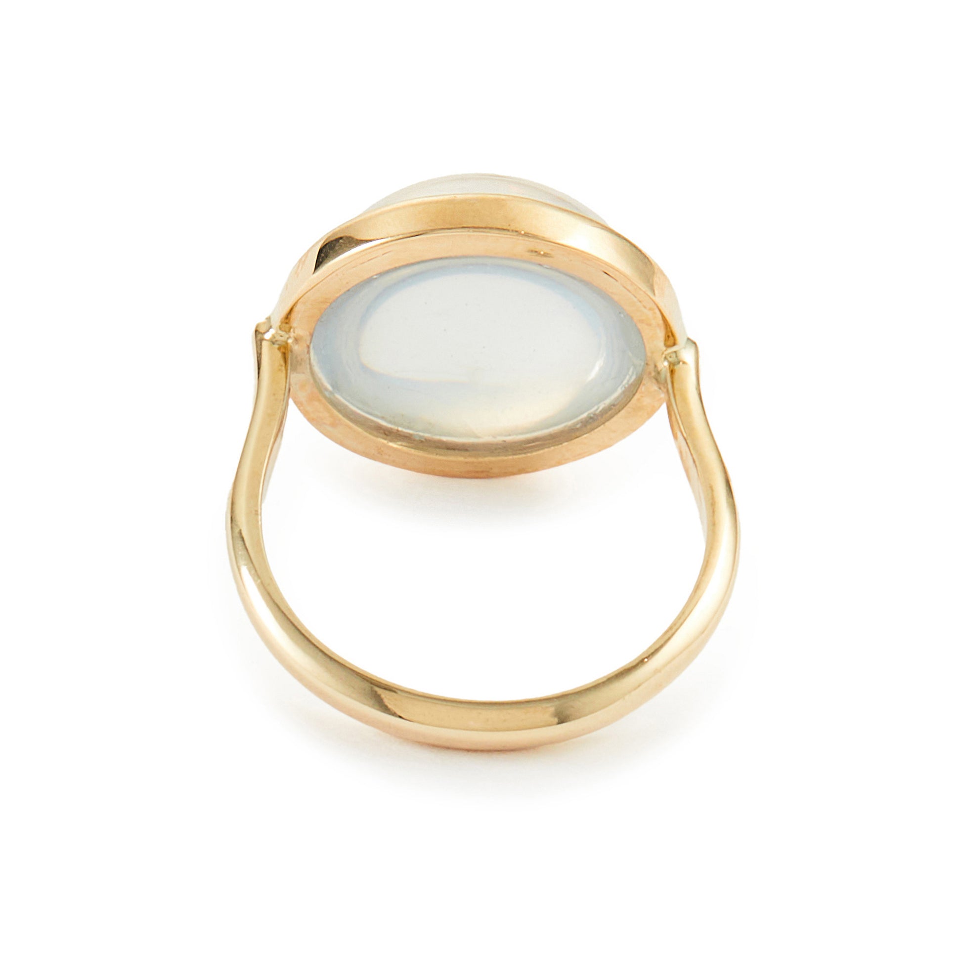 Stylish 9ct gold ring with a luminous moonstone cabochon in a bezel setting.