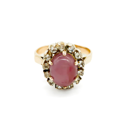 Lovely 9ct gold vintage ring set with an oval dusty pink quartz cabochon, surrounded by thirteen white faceted spinel stones.