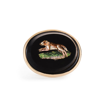 Stunning 9ct gold ring, set with a Victorian micro mosaic inlay depicting a dog. Shank replaced. Size: P