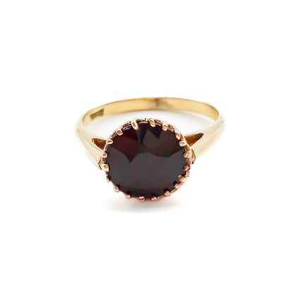 Lovely 9ct gold ring set with a beautifully faceted deep red Bohemian garnet.