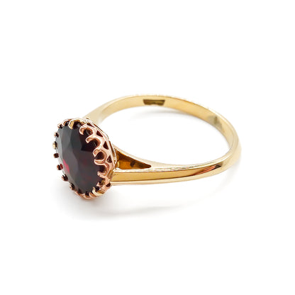 Lovely 9ct gold ring set with a beautifully faceted deep red Bohemian garnet.