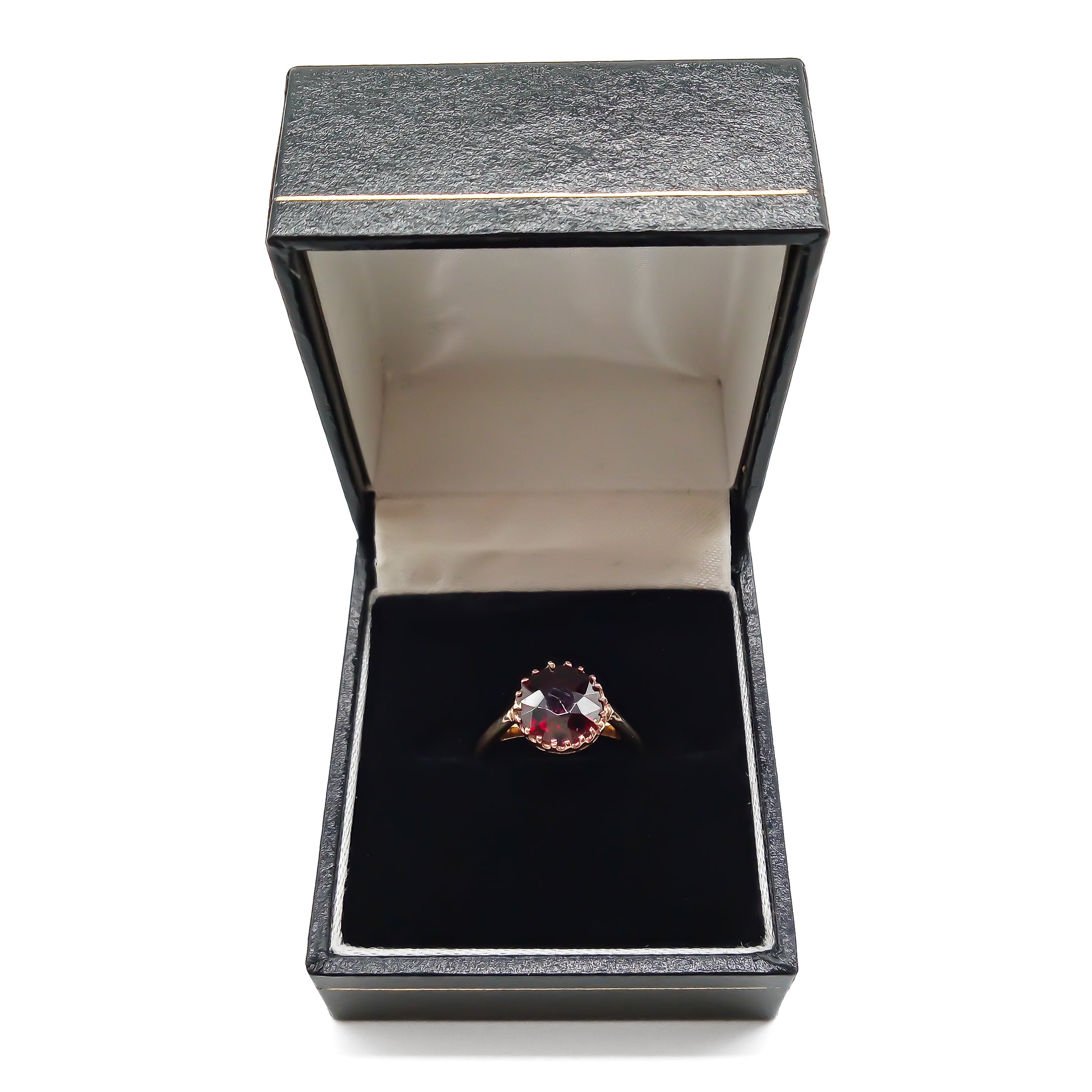 Lovely 9ct gold ring set with a beautifully faceted deep red Bohemian garnet.