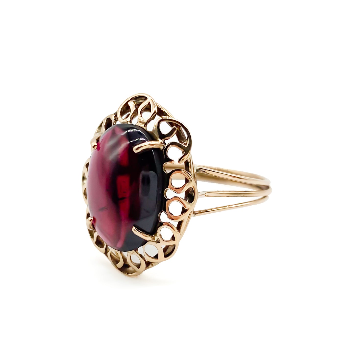 Lovely 9ct rose gold ring set with a deep red oval cabochon garnet. Circa 1940’s