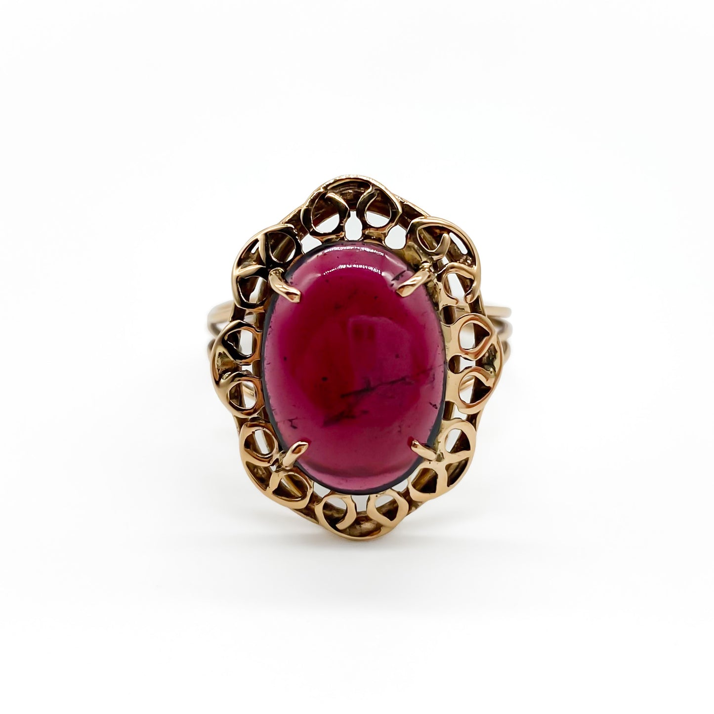 Lovely 9ct rose gold ring set with a deep red oval cabochon garnet.
Circa 1940’s