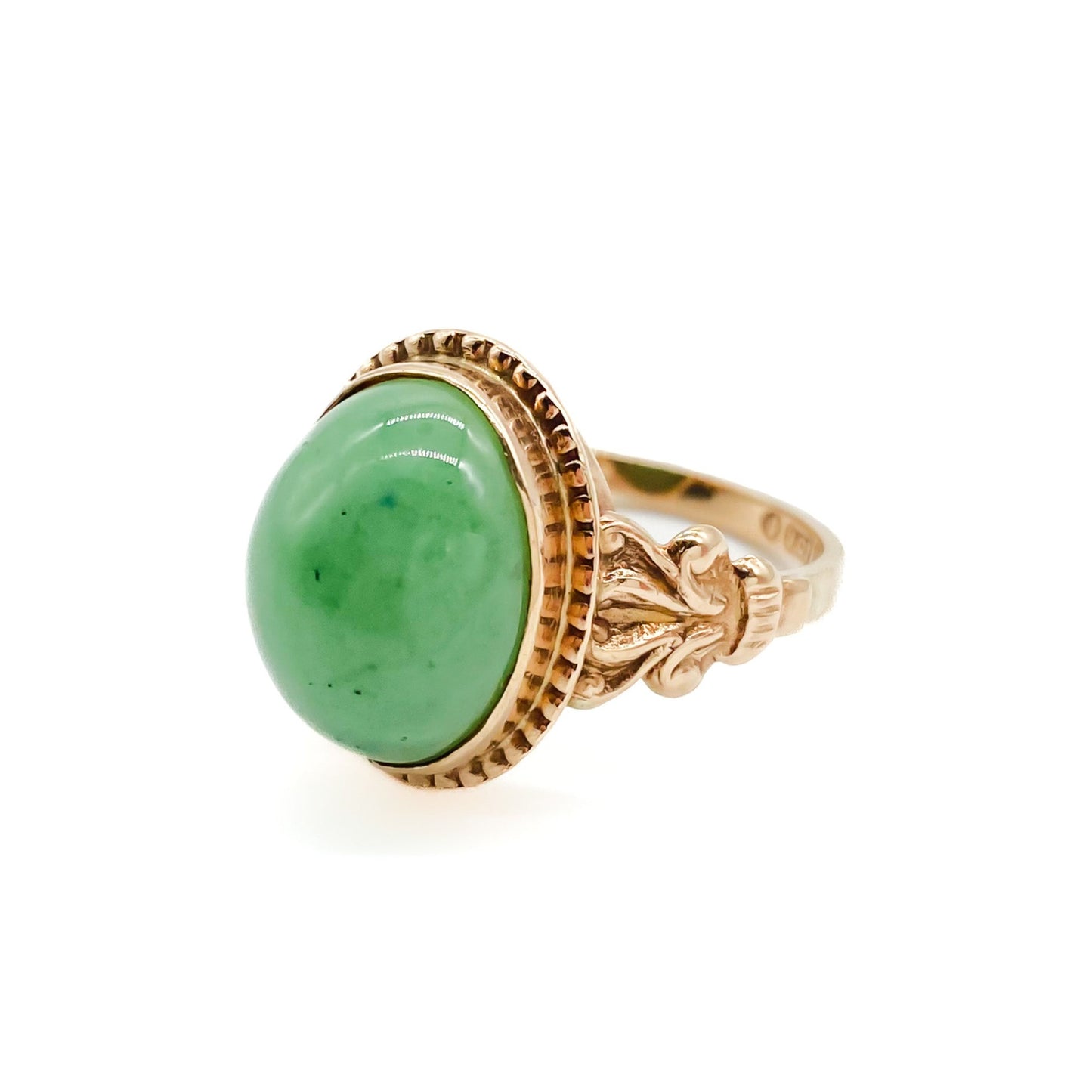 Charming 9ct rose gold ring set with a lovely green oval cabochon jade stone.