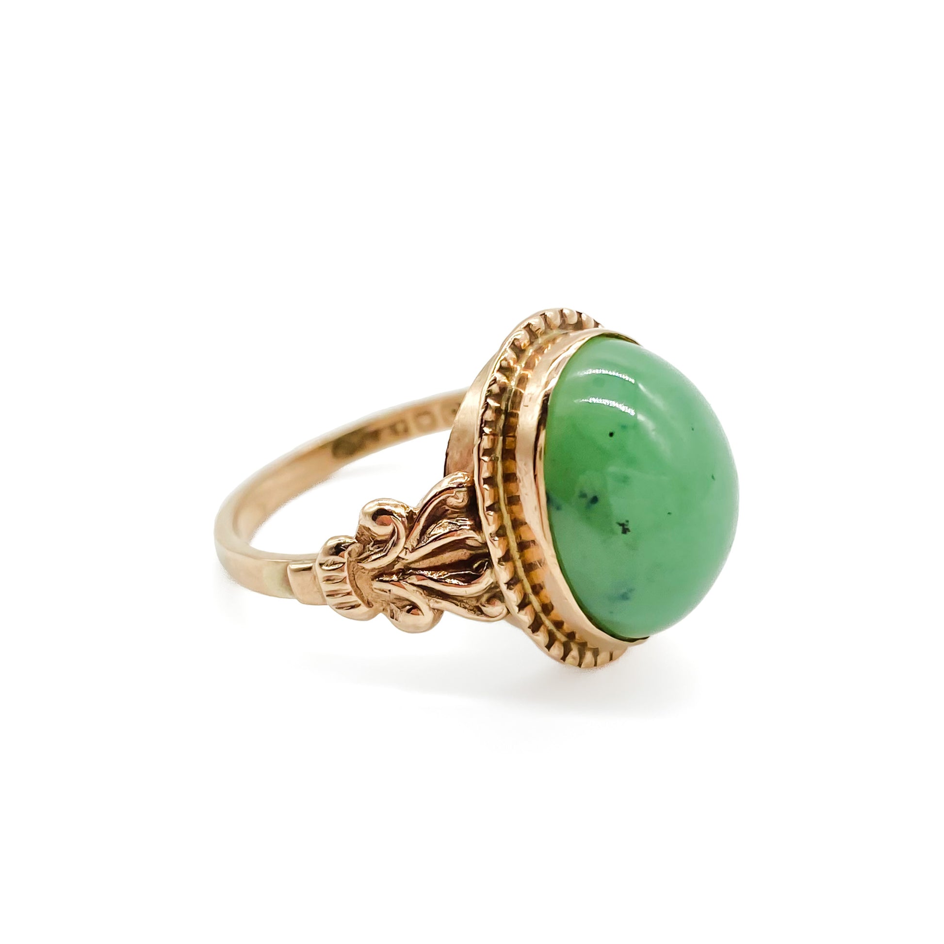 Charming 9ct rose gold ring set with a lovely green oval cabochon jade stone.