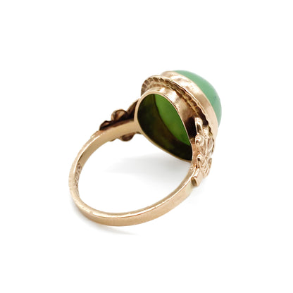 Charming 9ct rose gold ring set with a lovely green oval cabochon jade stone.