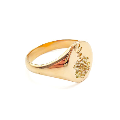 Classic 9ct gold signet ring engraved with a shield. Circa 1930’s