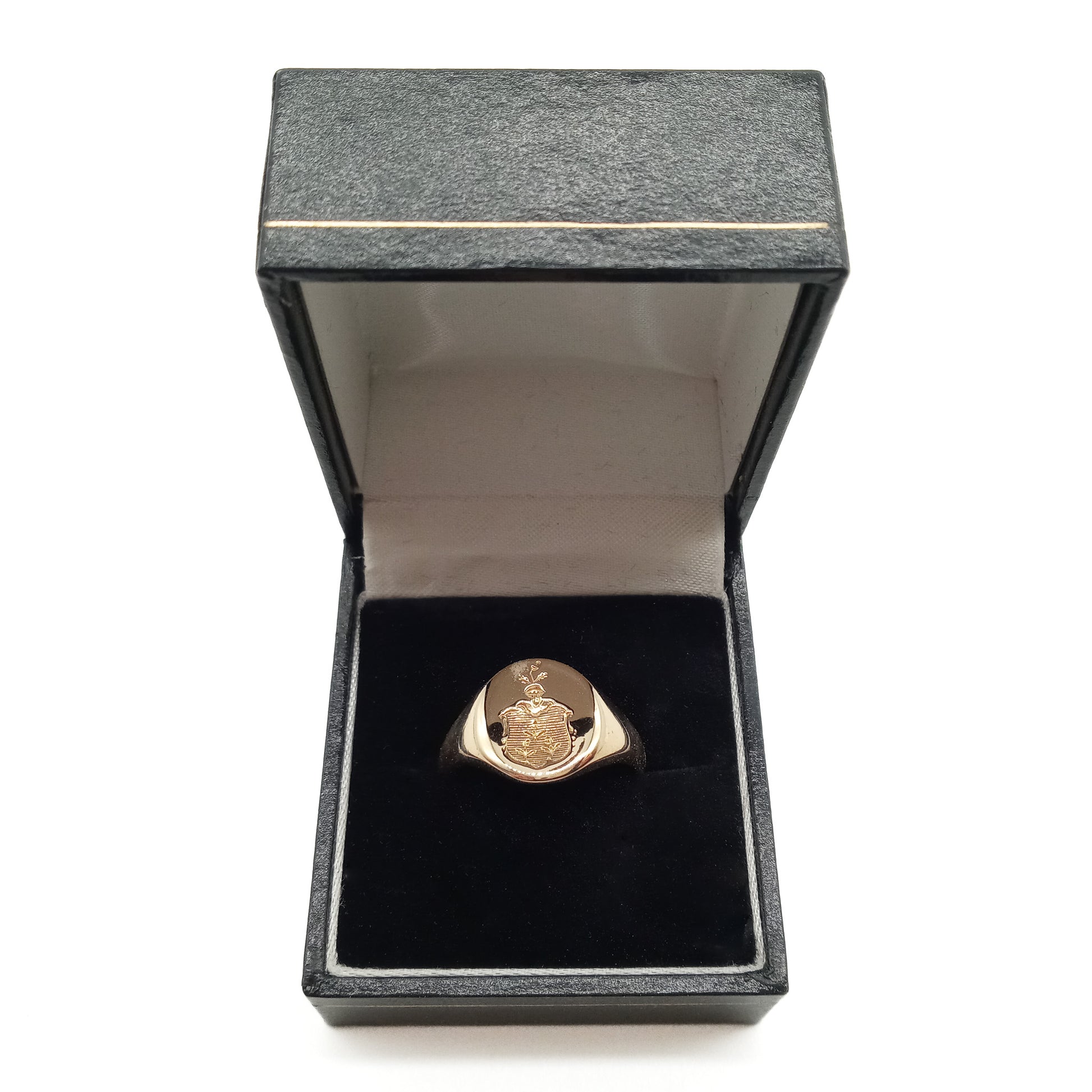 Classic 9ct gold signet ring engraved with a shield. Circa 1930’s