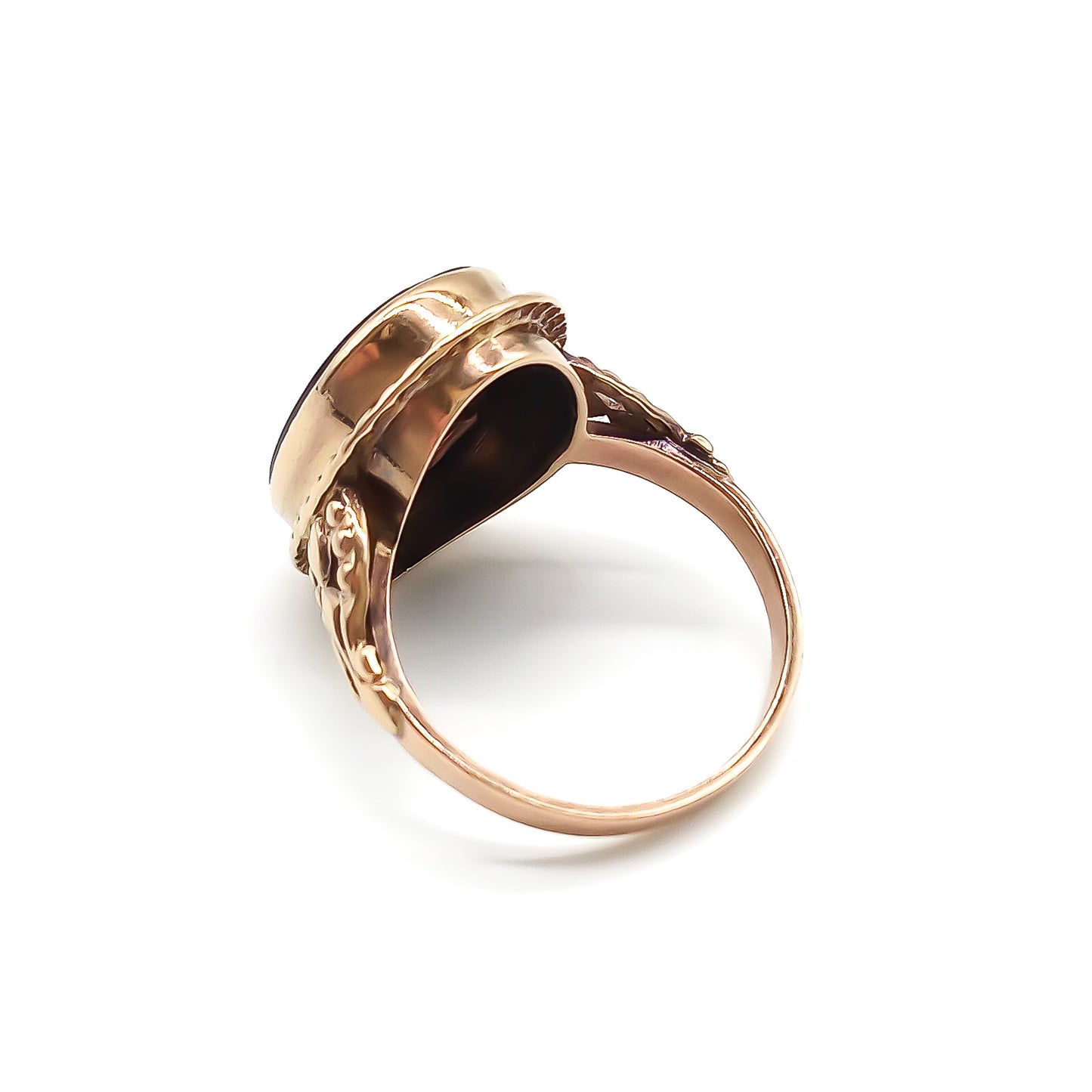 Classic 9ct rose gold and onyx signet ring with a fancy script letter “L”, containing a small diamond.