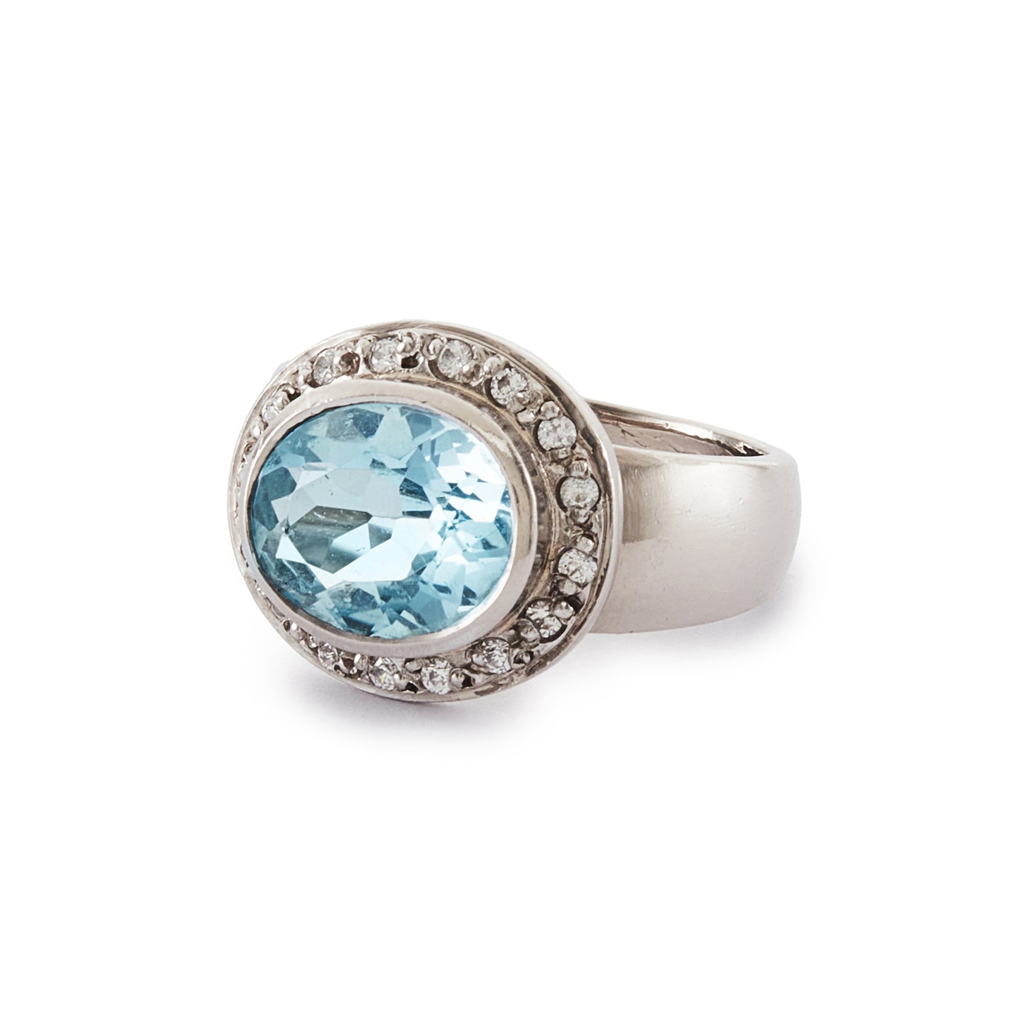 Stunning 9ct white gold ring set with a beautifully faceted blue topaz, surrounded by sixteen small round diamonds.