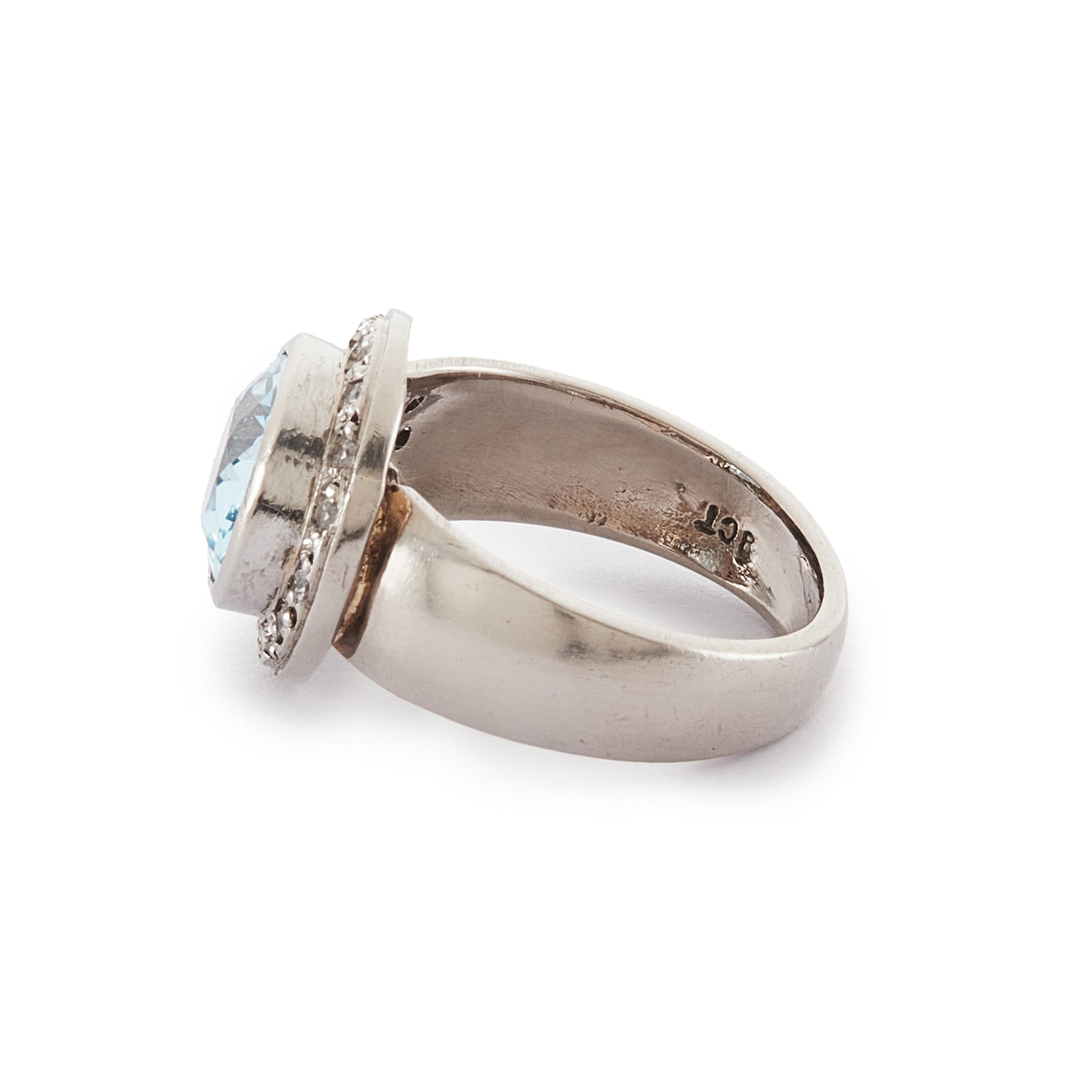 Stunning 9ct white gold ring set with a beautifully faceted blue topaz, surrounded by sixteen small round diamonds.