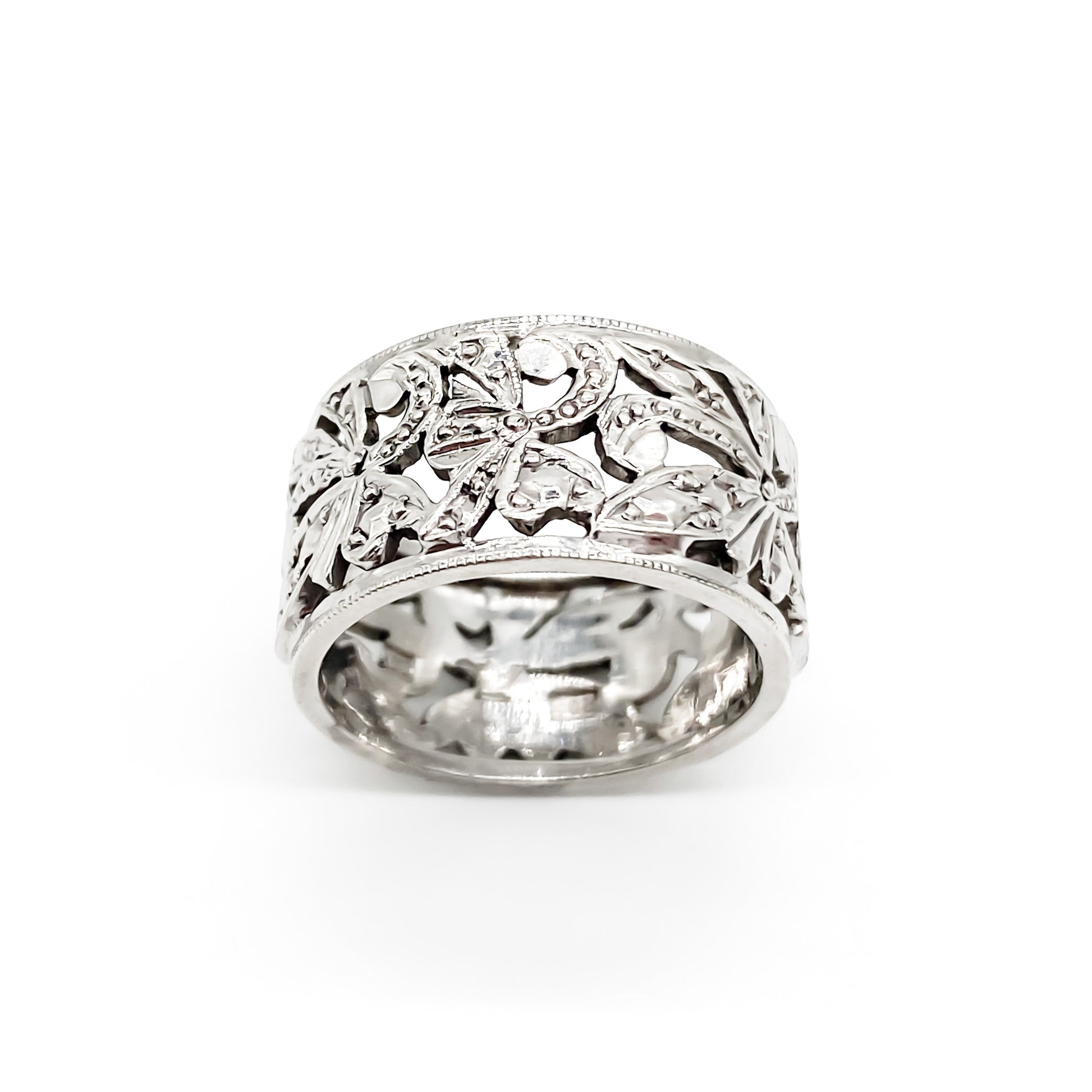 Ornate 9ct white gold band with intricate leaf design.