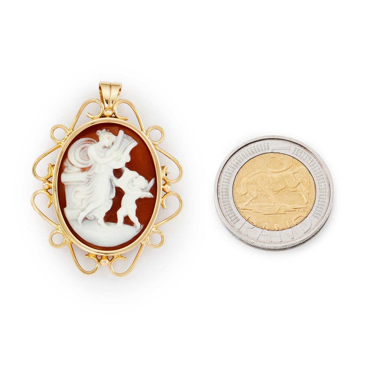 Charming cameo pendant depicting a finely carved classical scene of a figure and a cherub, in a lovely 9ct yellow gold setting. Can also be worn as a brooch.
