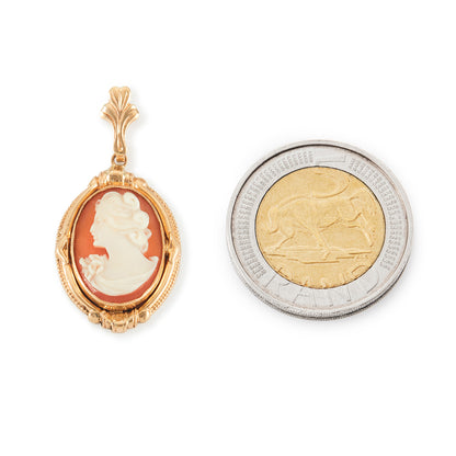 Lovely 10ct gold pendant set with a beautifully carved cameo depicting a silhouette of a lady.
New York. Circa 1930s
Hallmarked: ESEMCO