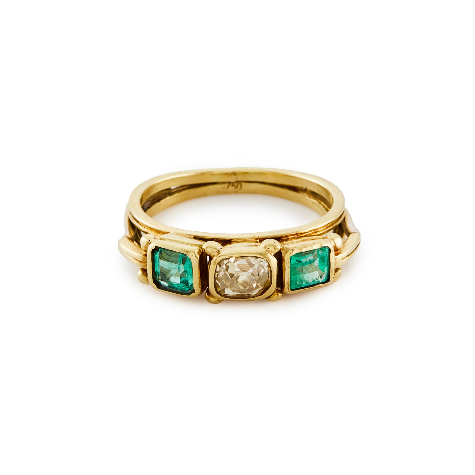 Lovely antique 18ct yellow gold ring, set with a champagne coloured rose cut diamond in the centre and flanked by two bright green emeralds.