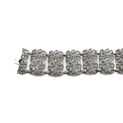 Lovely articulated vintage silver bracelet with ornate detail. Circa 1920's