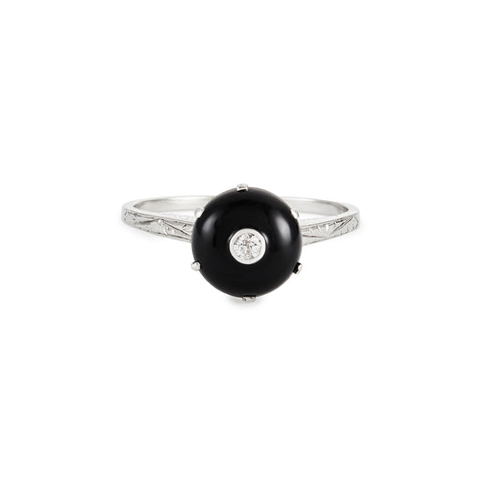 Stylish 14ct white gold Art Deco ring, set with a round cabochon onyx embellished with a small diamond. Beautiful engraving on shoulder of ring.