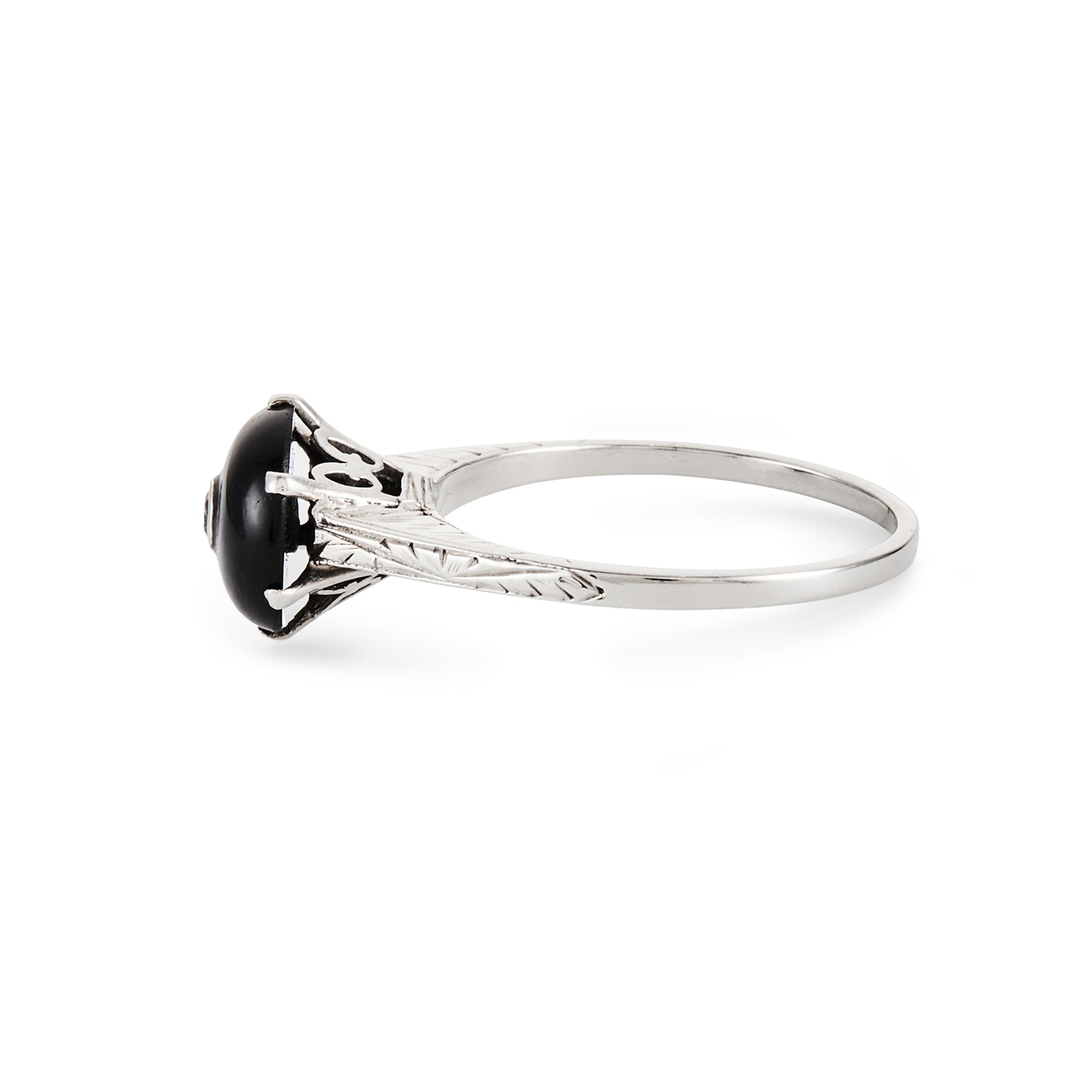 Stylish 14ct white gold Art Deco ring, set with a round cabochon onyx embellished with a small diamond. Beautiful engraving on shoulder of ring.