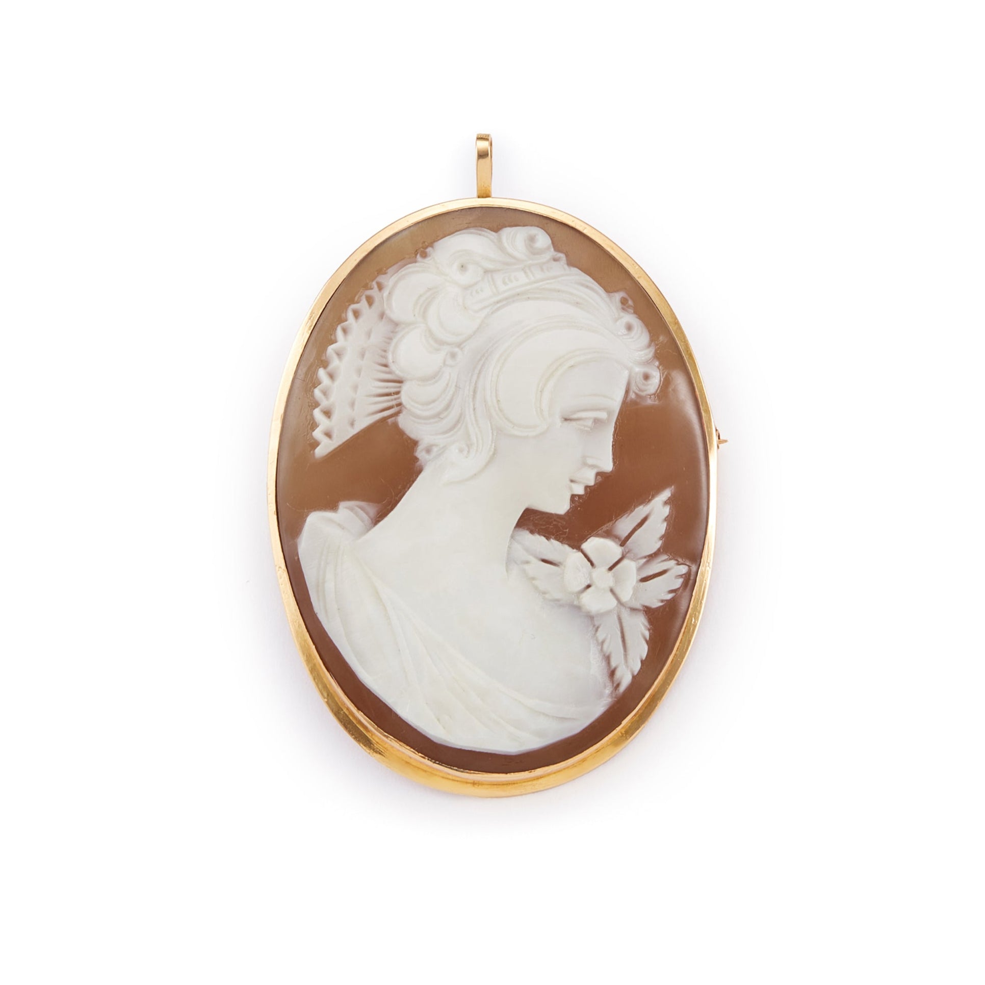 Beautifully carved Edwardian cameo depicting a silhouette of a lady, set in an 18ct gold frame. Can also be worn as a brooch.