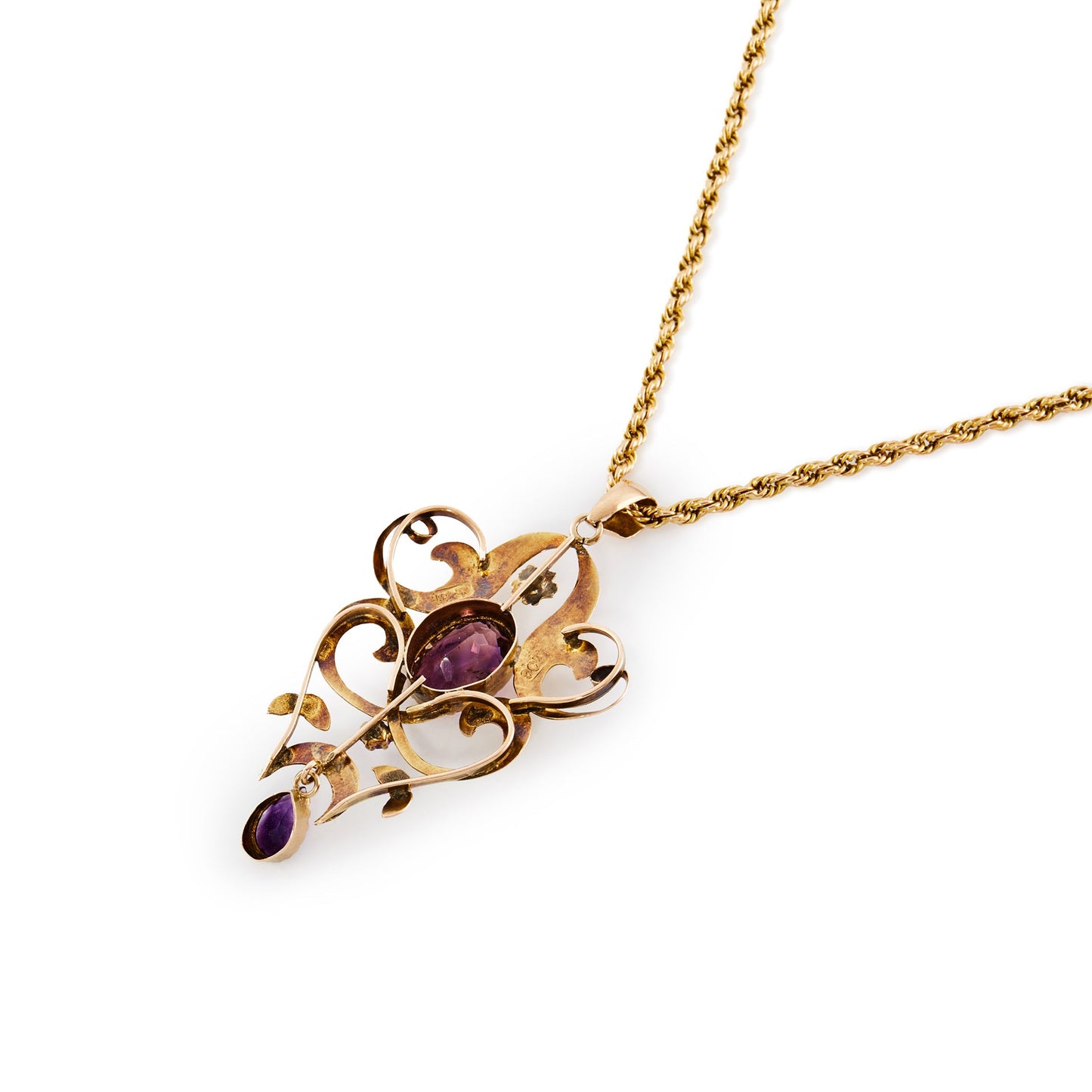 Beautiful Edwardian 9ct rose and yellow gold pendant, set with three faceted amethysts, on a 9ct gold rope chain with a barrel clasp.