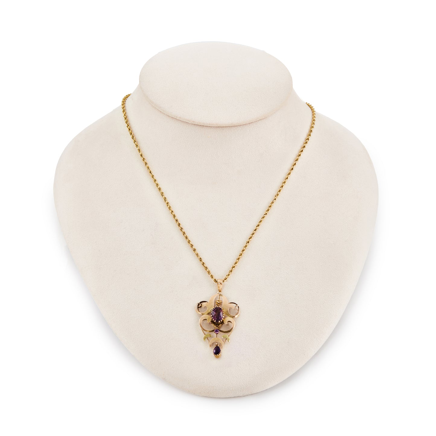 Beautiful Edwardian 9ct rose and yellow gold pendant, set with three faceted amethysts, on a 9ct gold rope chain with a barrel clasp.