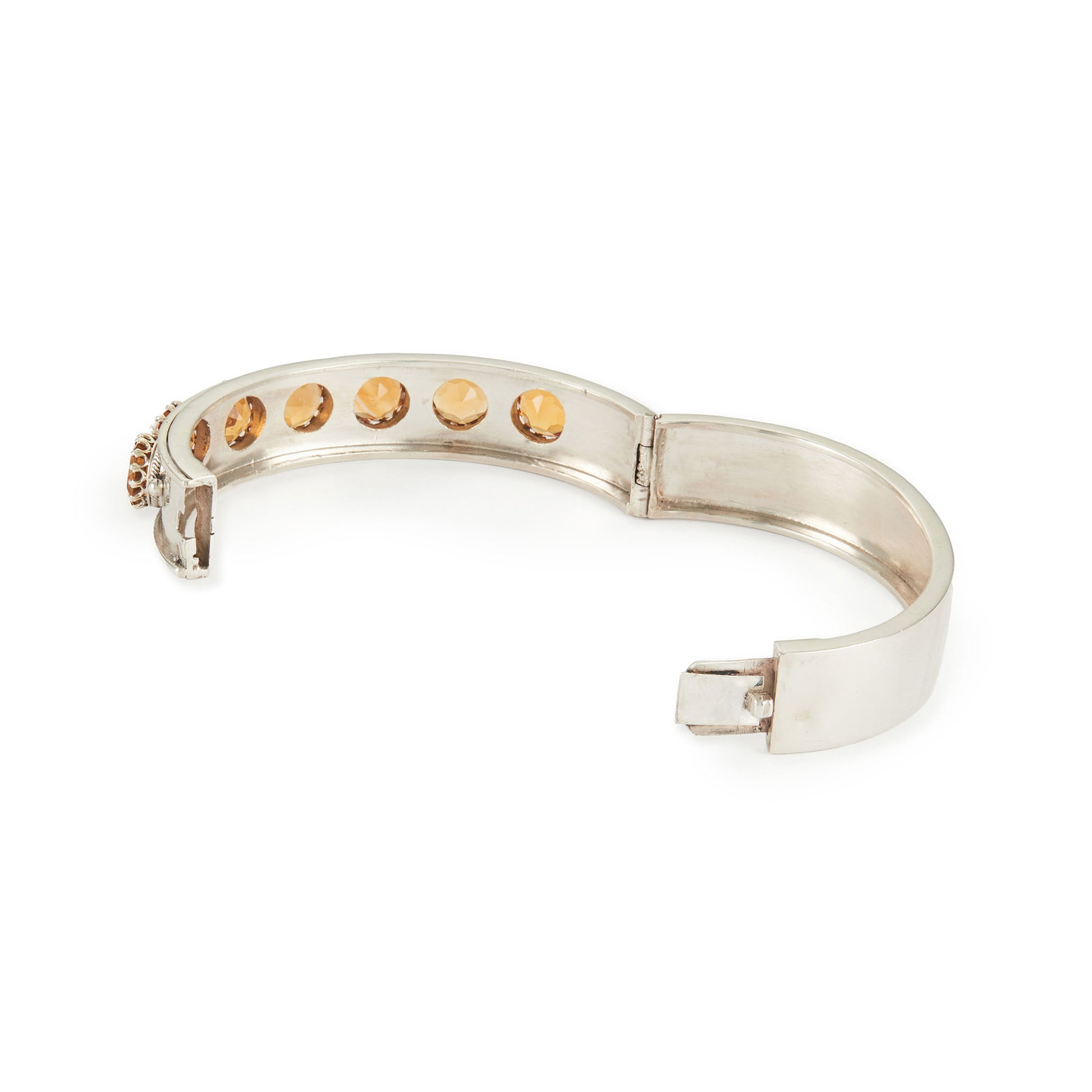 Elegant Edwardian silver bangle set with seven beautifully faceted champagne-coloured citrines.