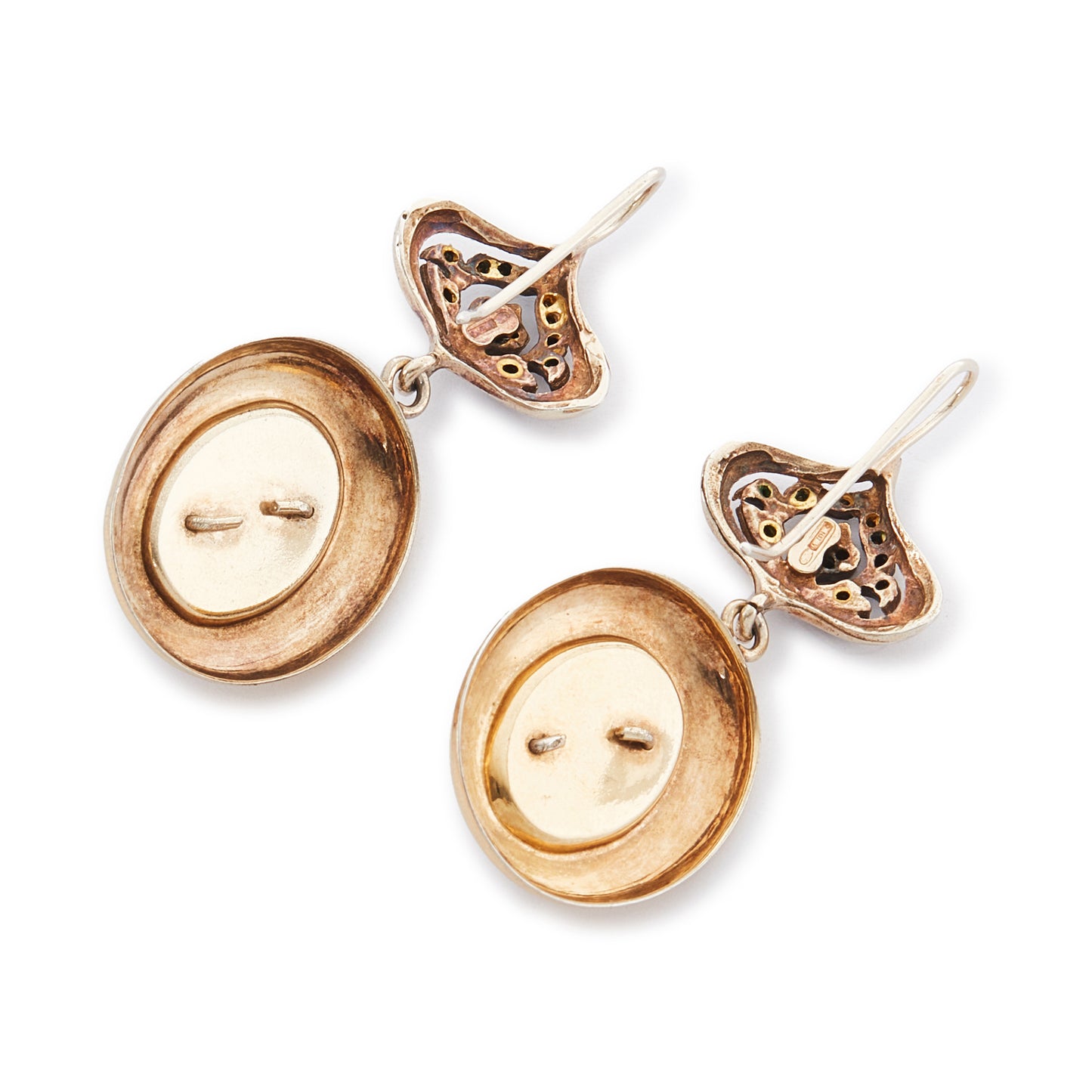 Glamorous vintage gold-plated silver earrings, each set with pastes and three pearls. The earrings make a beautiful statement!