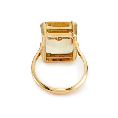 Stylish 9ct gold Mid-Century ring set with a beautifully faceted, emerald-cut citrine in a four claw setting.