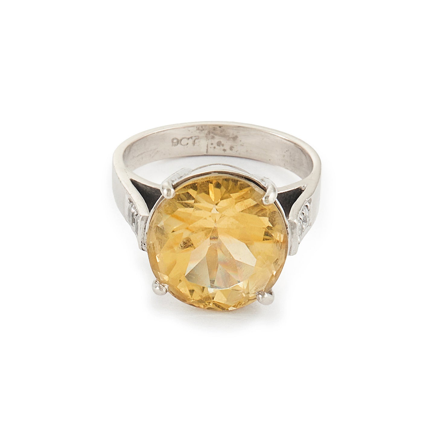Classic Mid-Century 9ct white gold ring set with a beautifully faceted champagne-coloured citrine stone, and two white spinels on each shoulder.