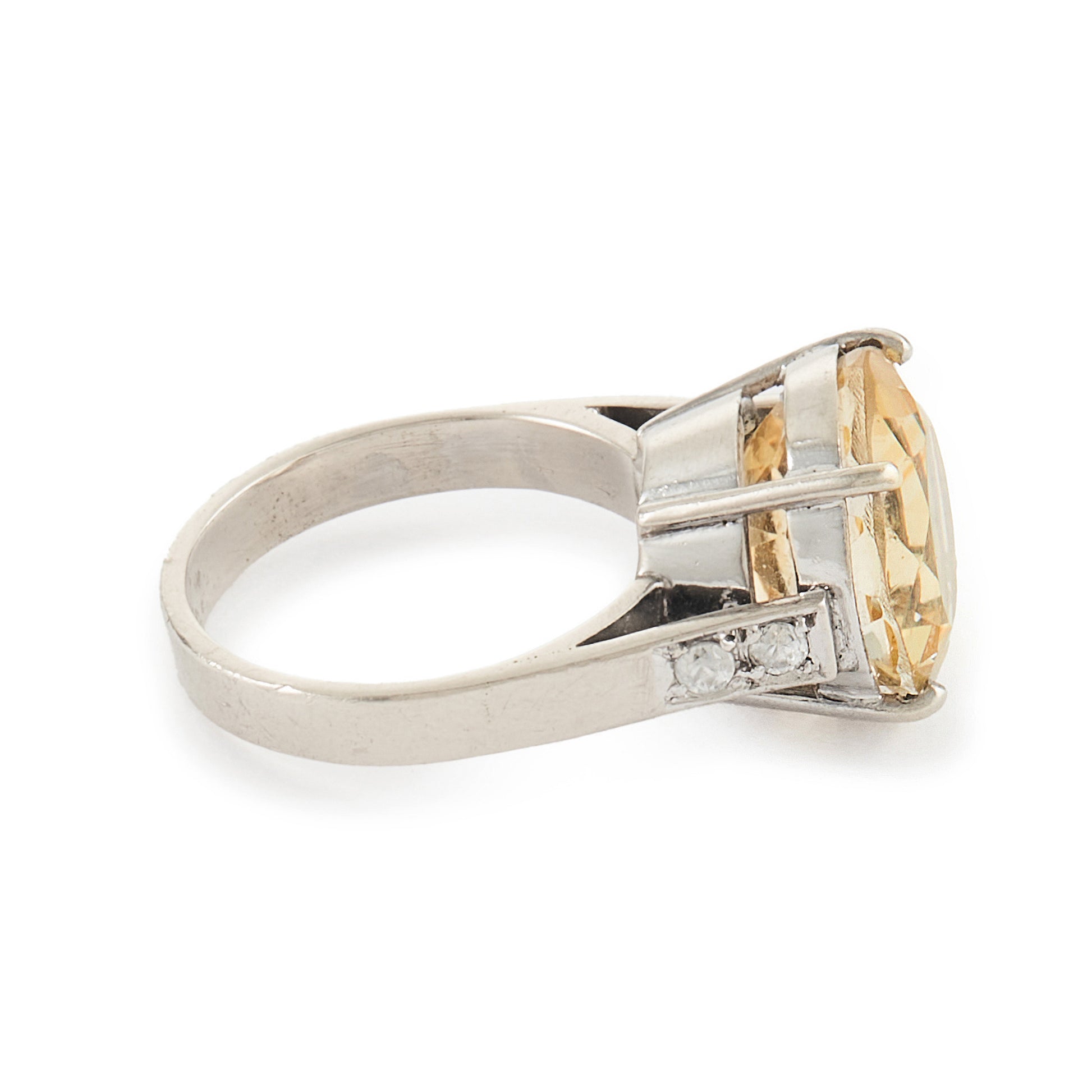 Classic Mid-Century 9ct white gold ring set with a beautifully faceted champagne-coloured citrine stone, and two white spinels on each shoulder.