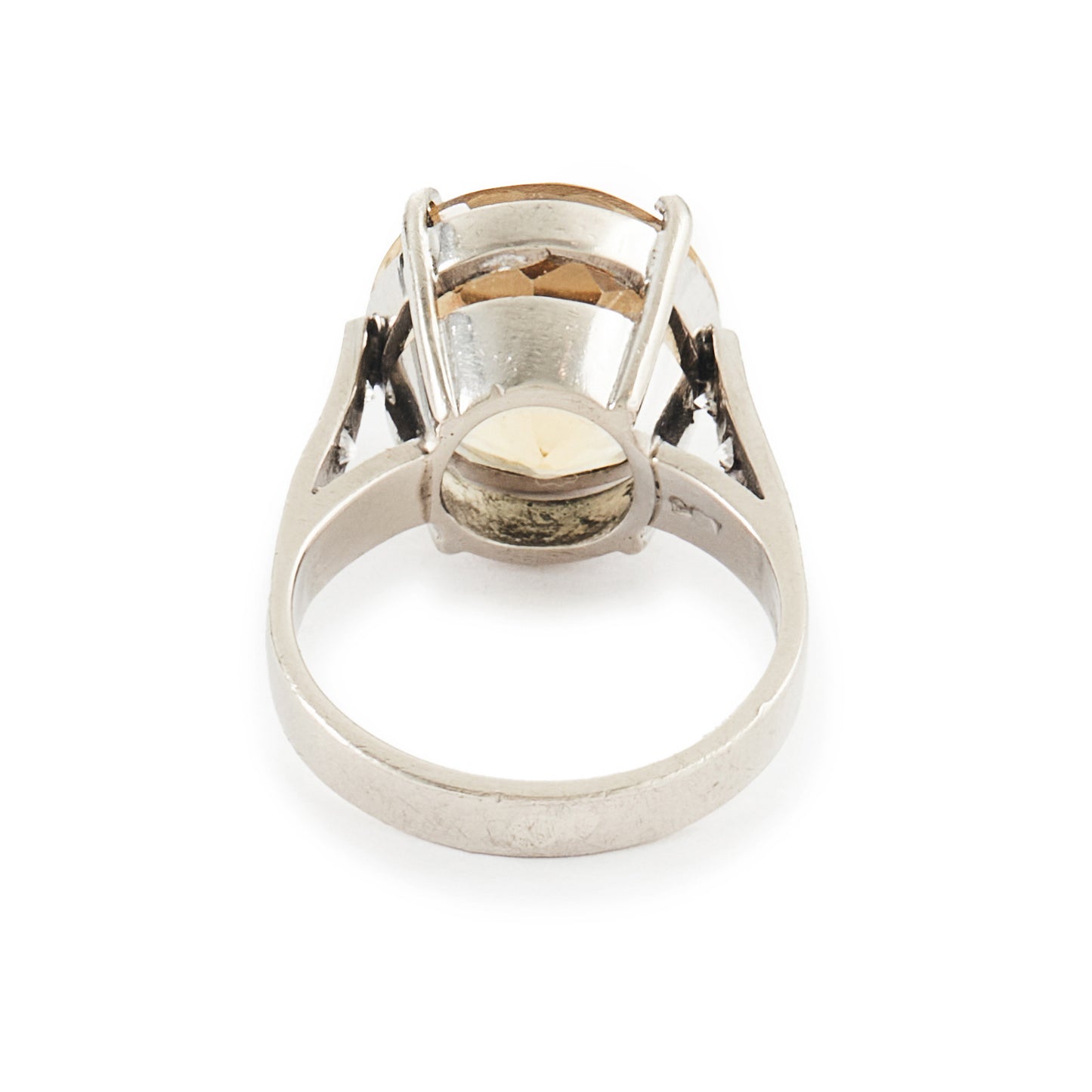 Classic Mid-Century 9ct white gold ring set with a beautifully faceted champagne-coloured citrine stone, and two white spinels on each shoulder.