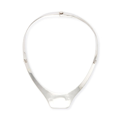 Stylish sterling silver Mexican Mid-Century choker set with a vibrant azurite cabochon stone.