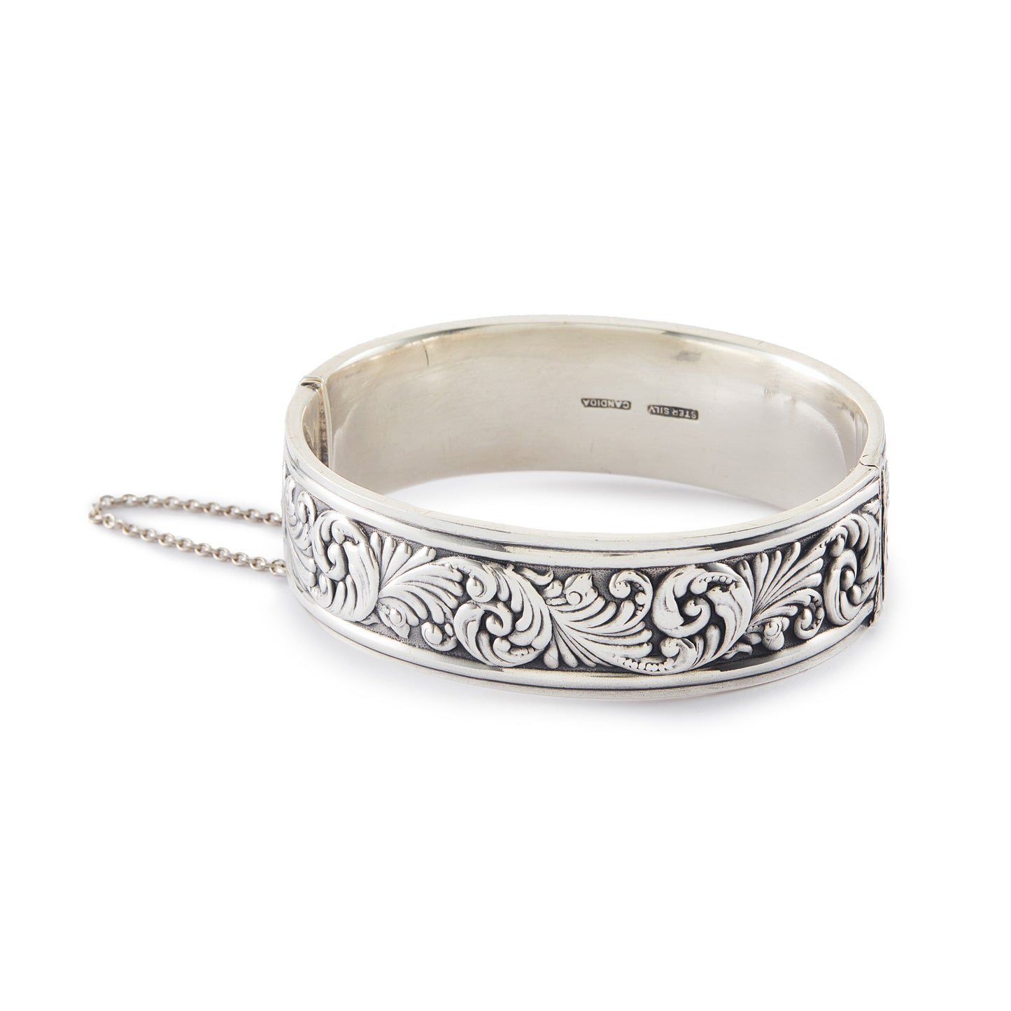 Beautifully embossed sterling silver Candida bangle with a hinge closure.
Hallmarked: Candida Sterling Silver