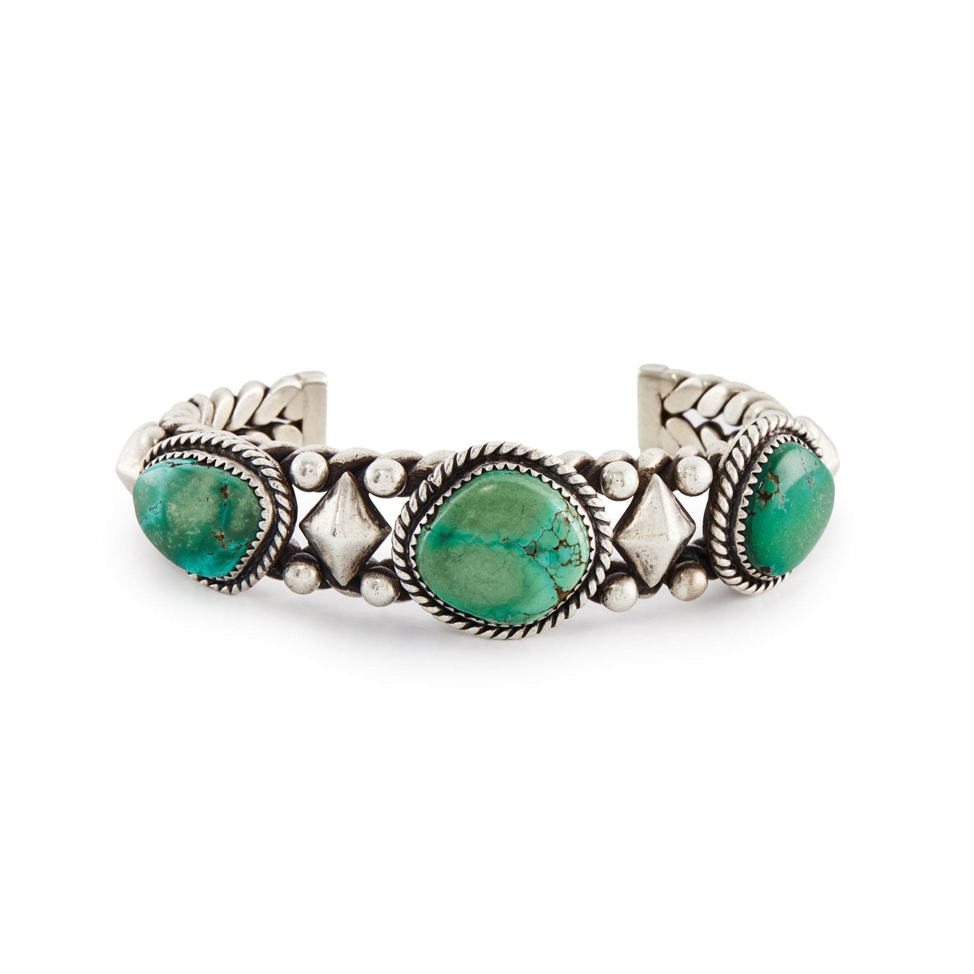 Magnificent vintage sterling silver Native American bangle, set with three Kingman turquoise stones. Maker: A Lee. Stamped Sterling.