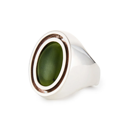 Classic vintage sterling silver ring, set with an oval cabochon nephrite jade stone. Size adjustable.