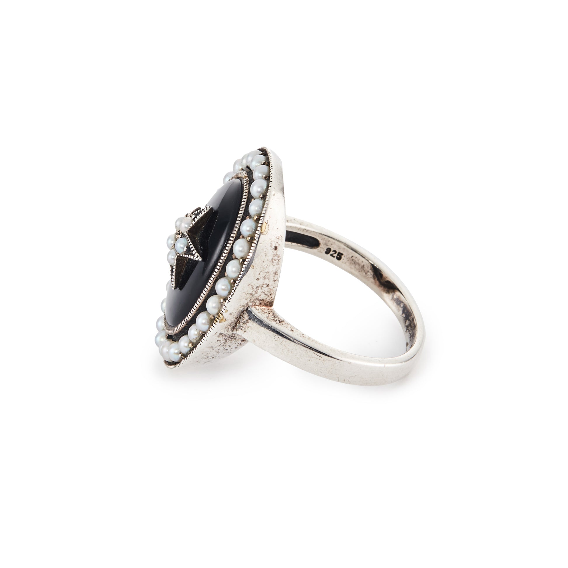 Lovely vintage sterling silver ring with an oval onyx stone, set with a star in the centre and a seed pearl surround.