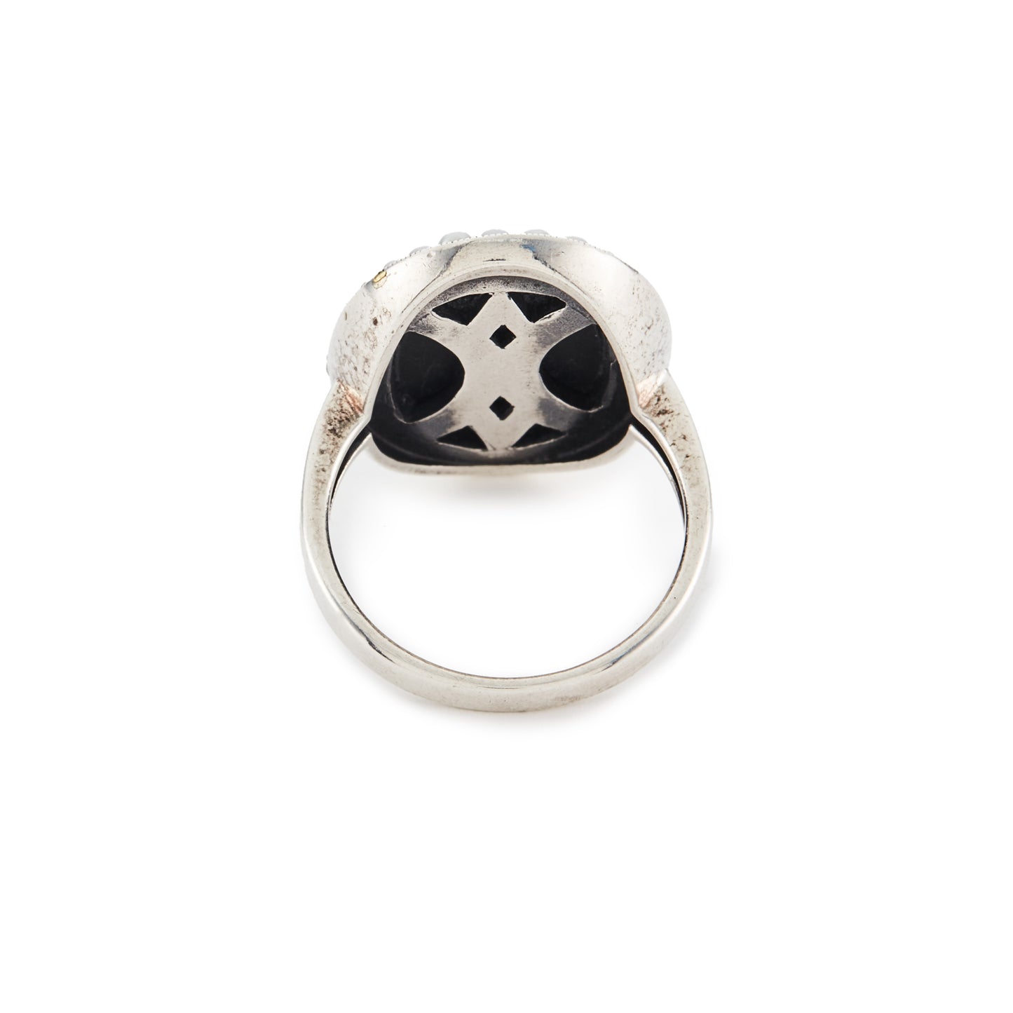 Lovely vintage sterling silver ring with an oval onyx stone, set with a star in the centre and a seed pearl surround.