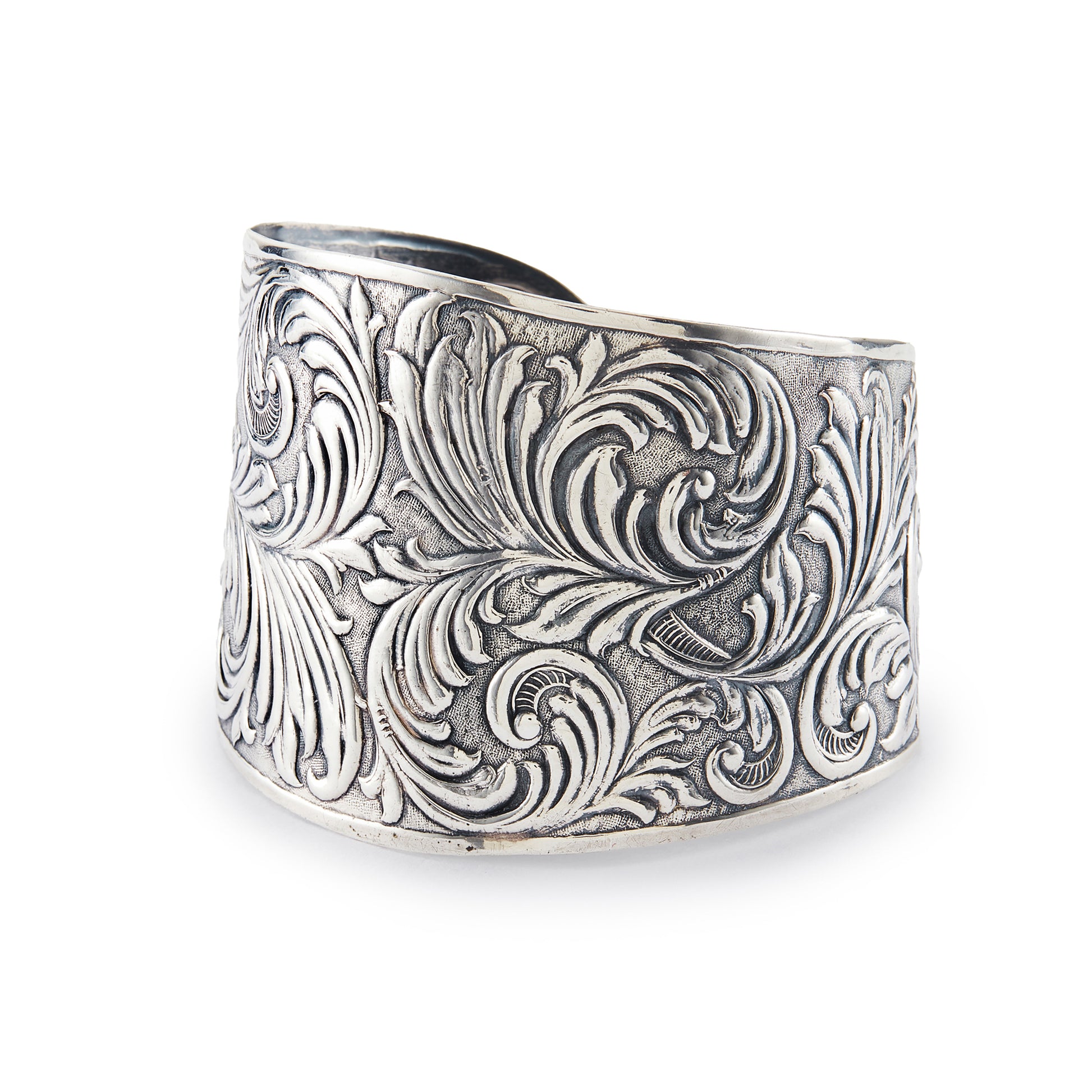 Beautifully embossed, large open sterling silver Candida bangle. Size adjustable
Hallmarked: Candida Sterling Silver