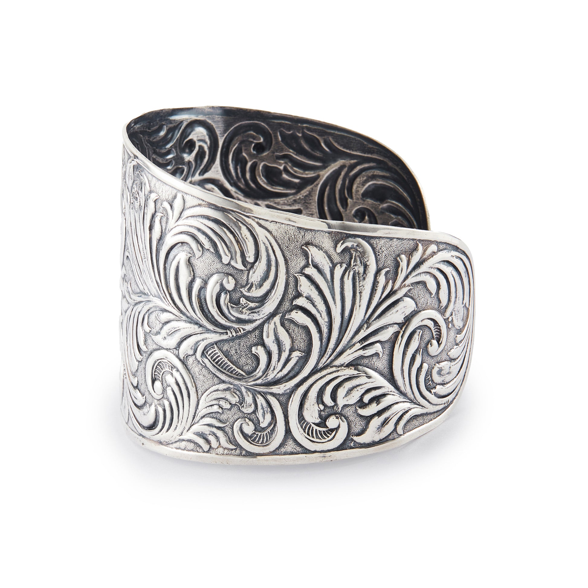 Beautifully embossed, large open sterling silver Candida bangle. Size adjustable
Hallmarked: Candida Sterling Silver