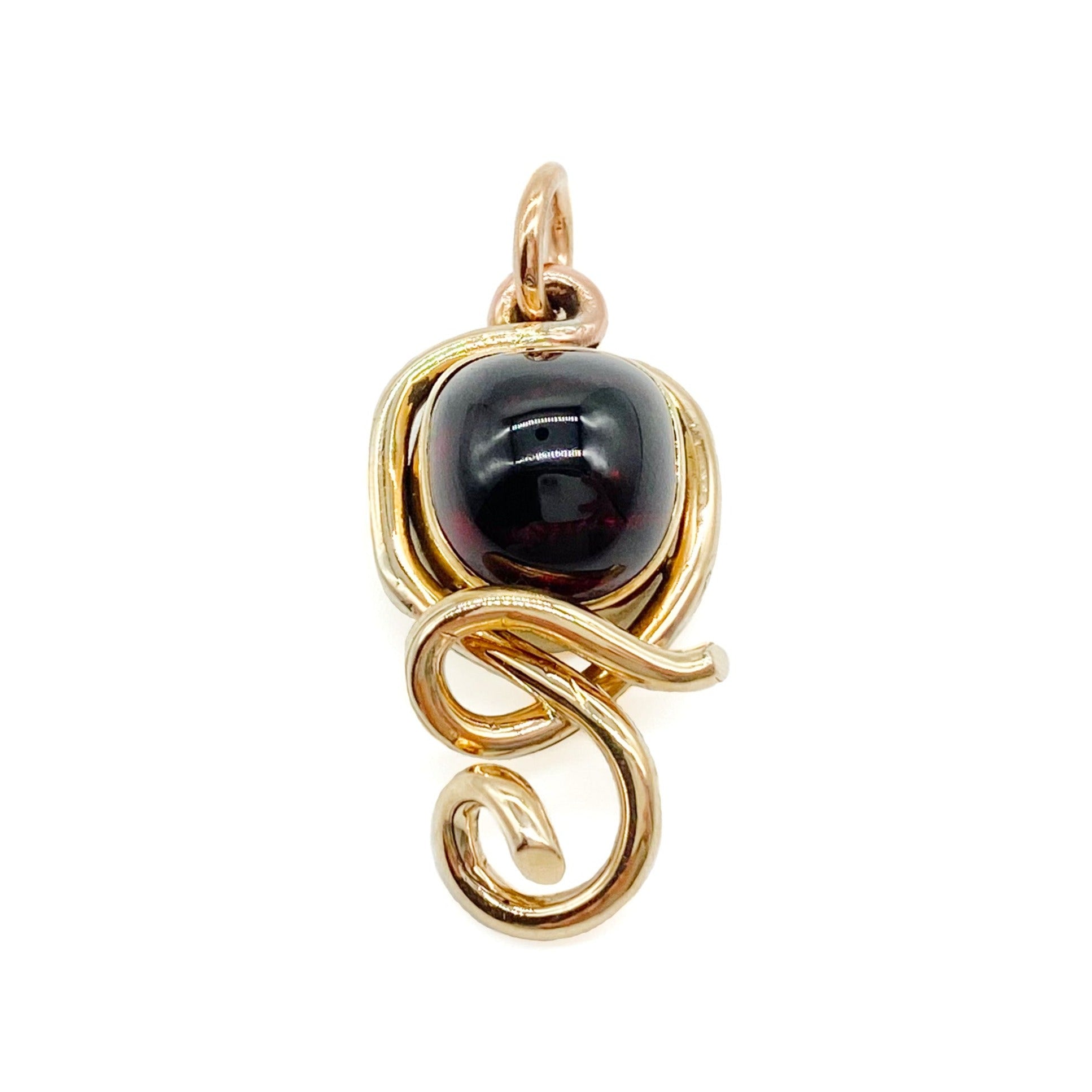 Stunning Victorian 15ct gold mourning pendant set with a deep red cabochon garnet.